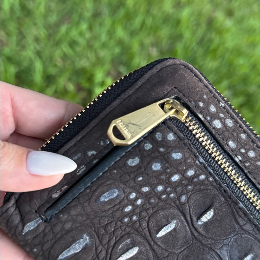 Brown Brahmin Wallet - Picture 3 of 12